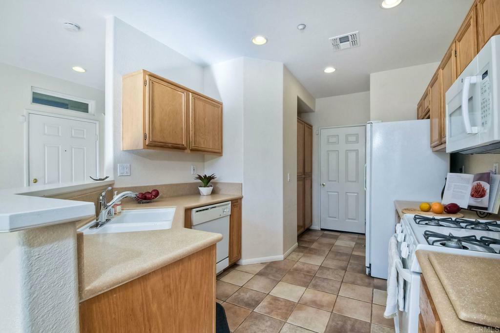 Property Photo:  6124 Citracado Circle  CA 92009 