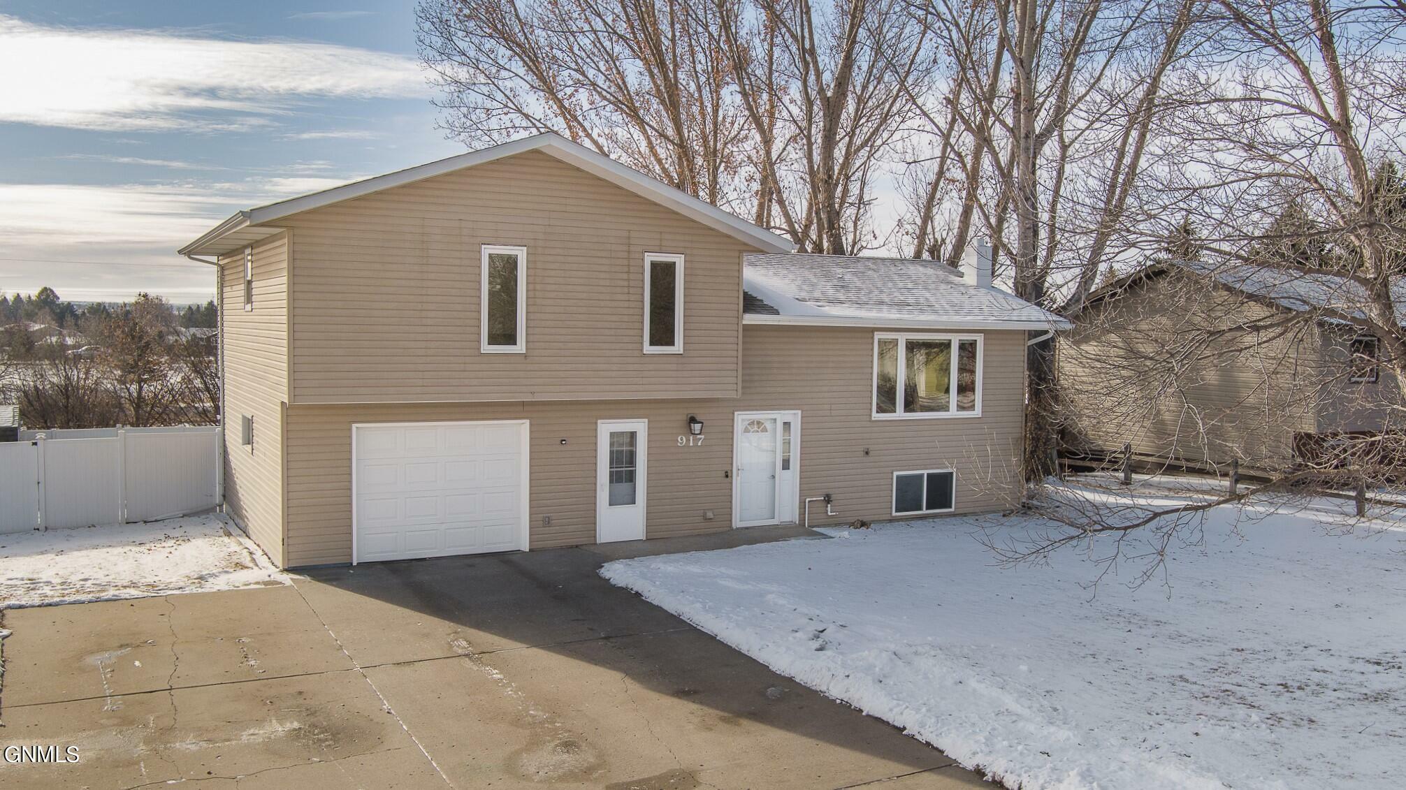 Property Photo:  917 Elbowoods Drive  ND 58545 