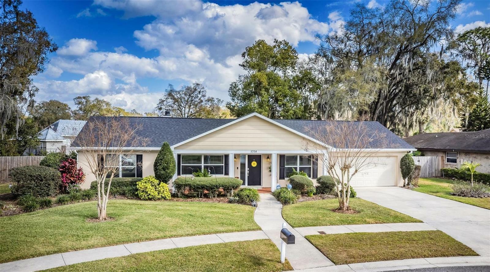 Property Photo: 1708 Teakwood Drive FL 33563