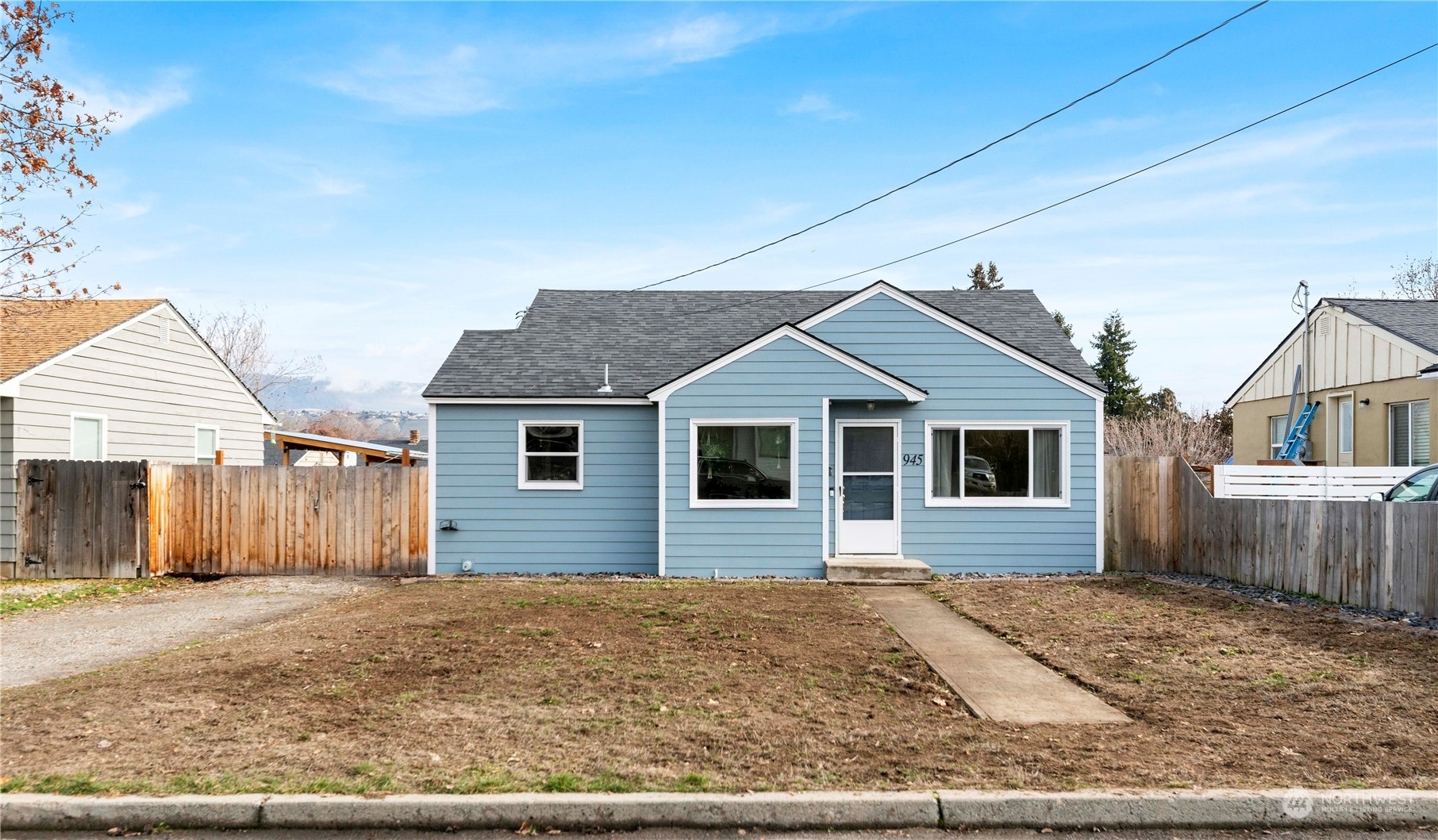 Property Photo:  945 Vassar Avenue  WA 98801 