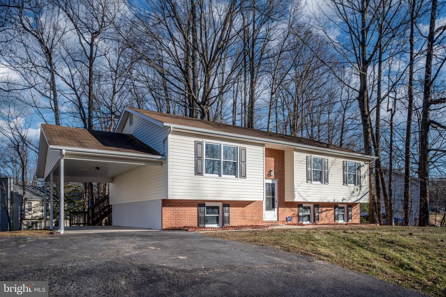 Property Photo: 10609 Seven Oaks Drive VA 22553