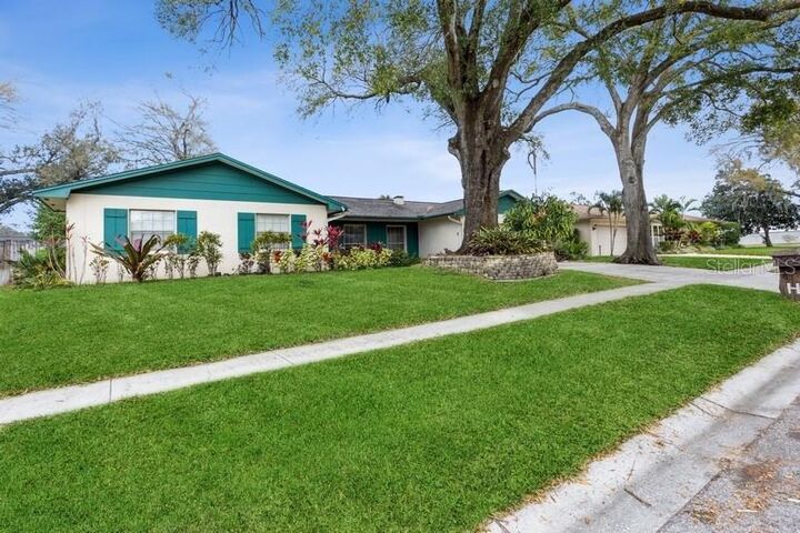 Property Photo: 514 E Brentridge Drive FL 33511