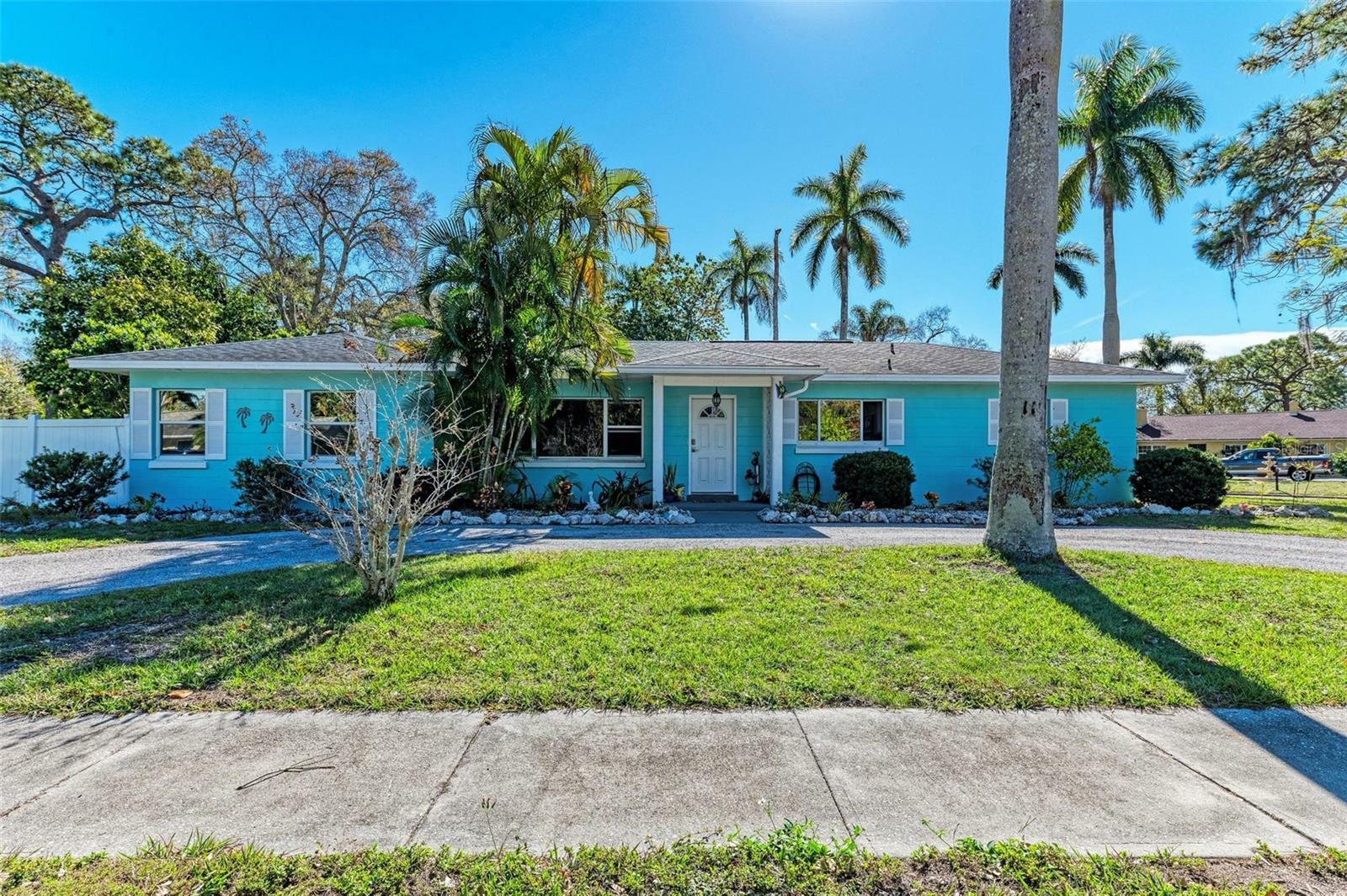 Property Photo:  119 Vermont Avenue E  FL 34208 