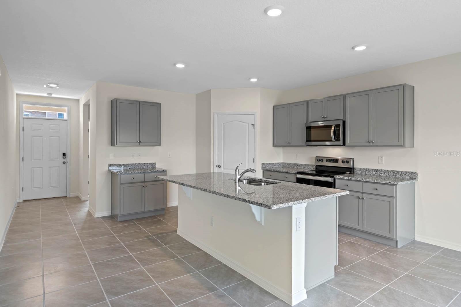 Property Photo: 5010 Foxglove Circle FL 33811