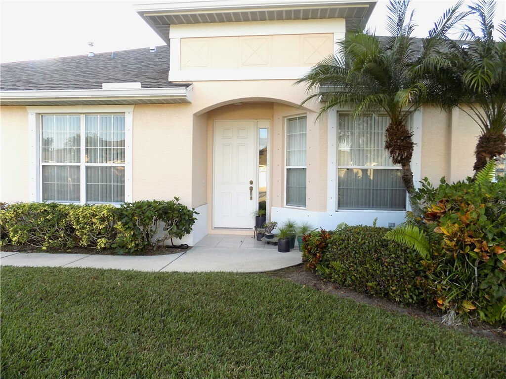 Property Photo:  362 S Tangerine Square SW  FL 32968 