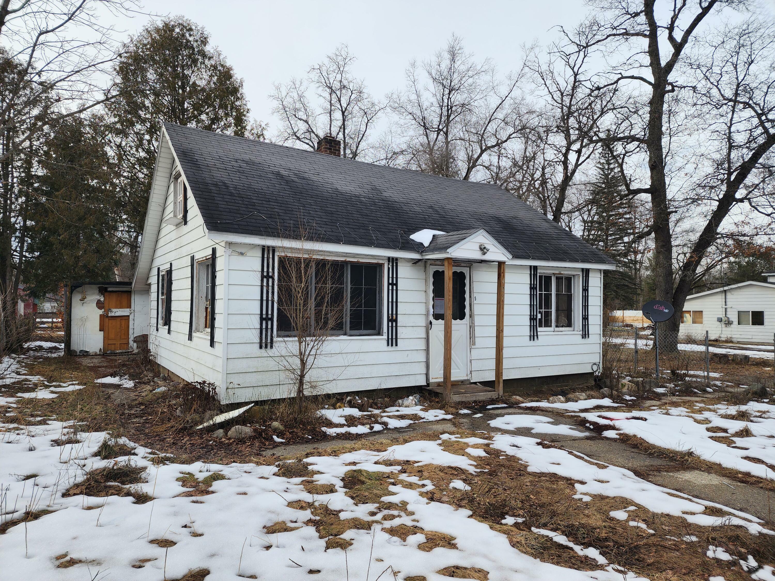 Property Photo:  405 Lynn Street  MI 48647 