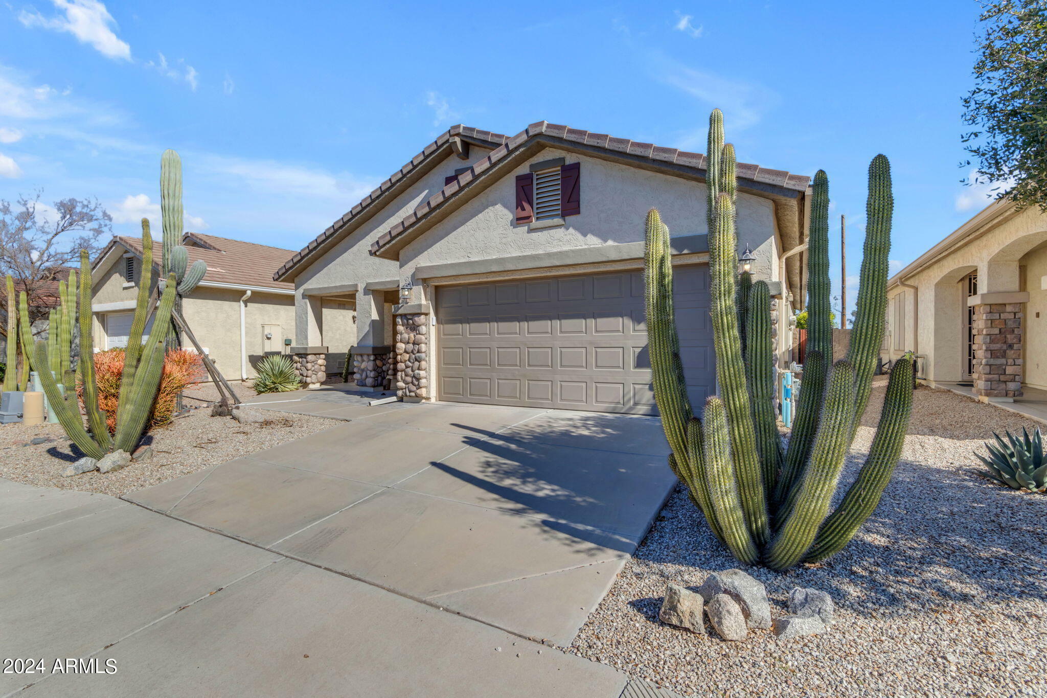 Property Photo:  660 W Twin Peaks Parkway  AZ 85143 