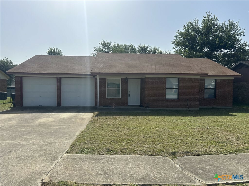 Property Photo: 2406 Ridglea Ct TX 76543