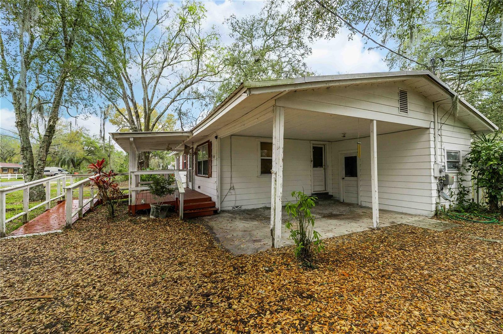 Property Photo:  3703 Pierce Harwell Loop  FL 33565 