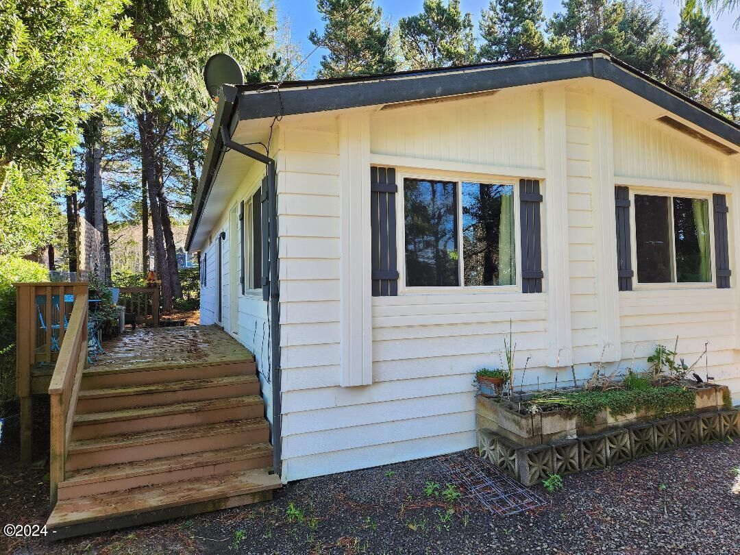 Property Photo:  3520 Sea Mist Avenue  OR 97341 