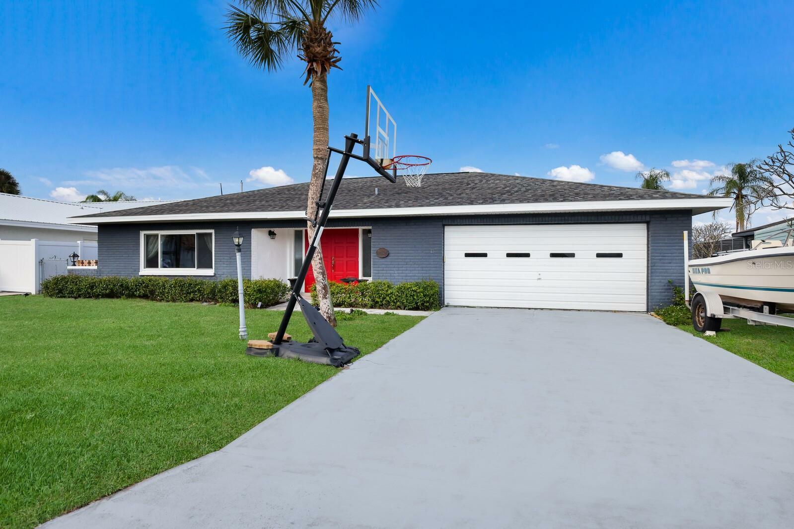 Property Photo:  6314 Wisteria Lane  FL 33572 