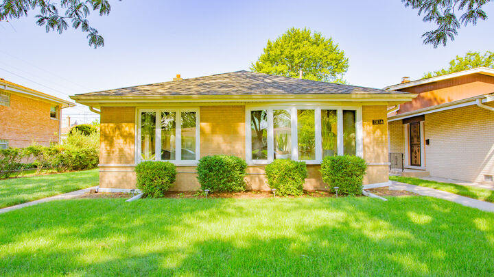 7814 N Tripp Avenue  Skokie IL 60076 photo