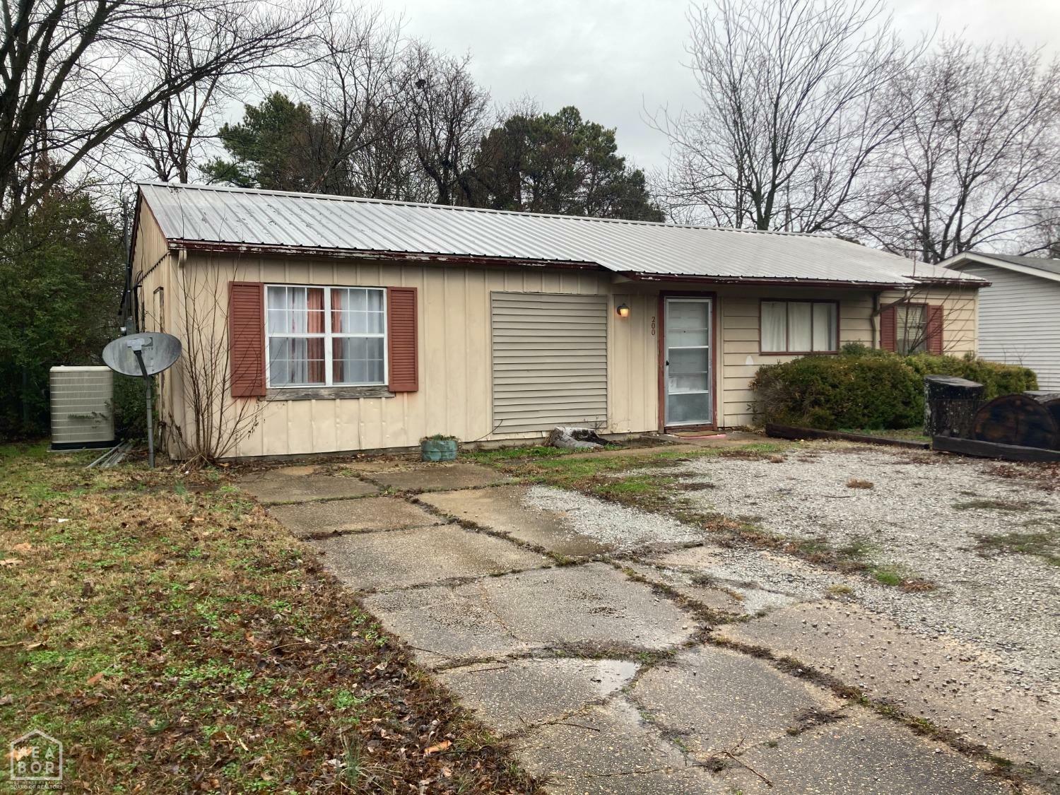 Property Photo:  200 W Roseclair Street  AR 72401 