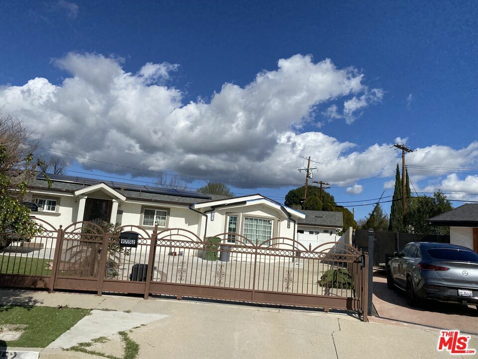 Property Photo:  9750 Casaba Avenue  CA 91311 