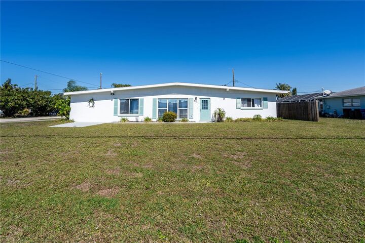 Property Photo: 333 Shamrock Boulevard FL 34293