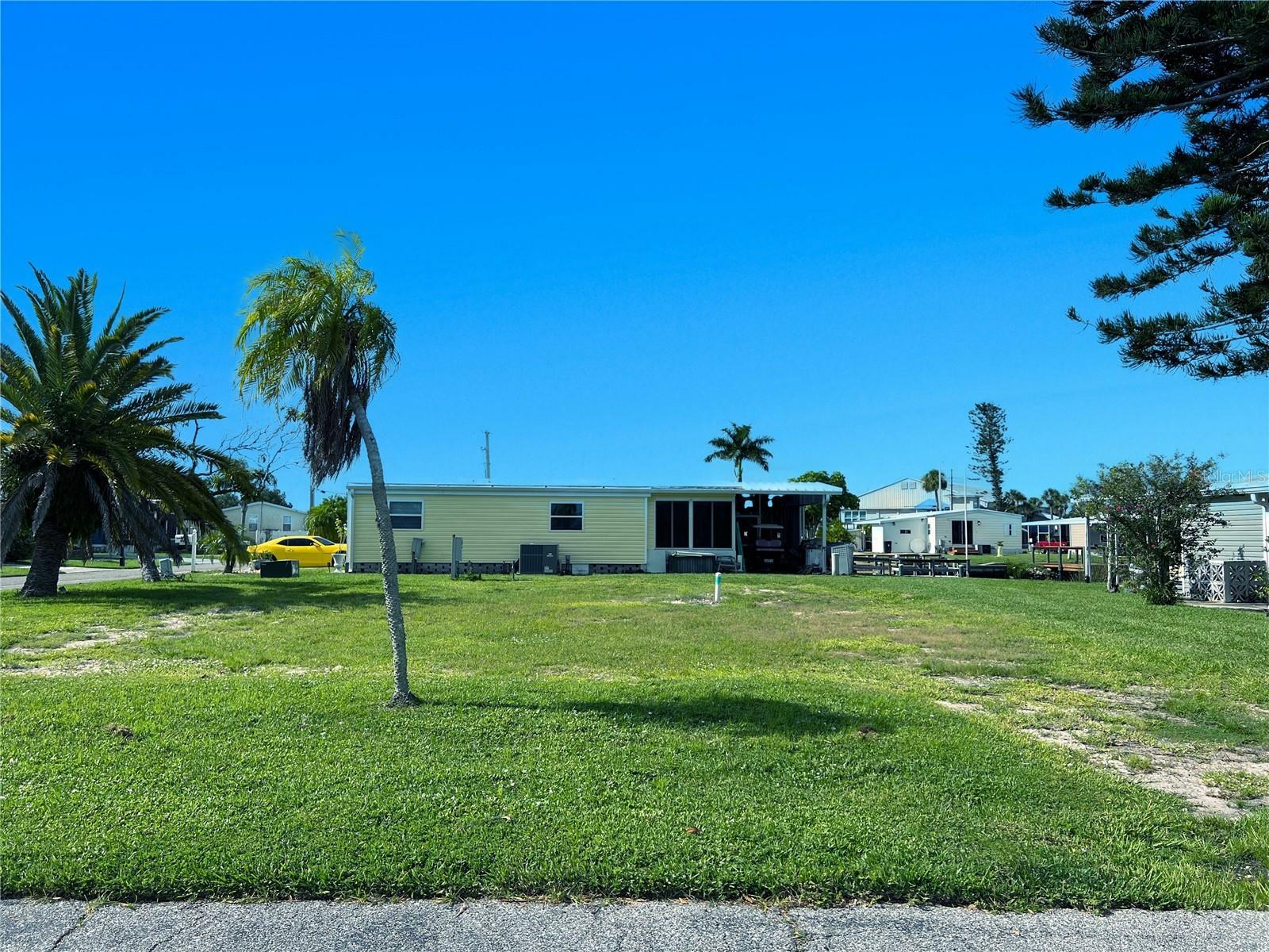 Property Photo:  607 Fairmount Drive  FL 34287 