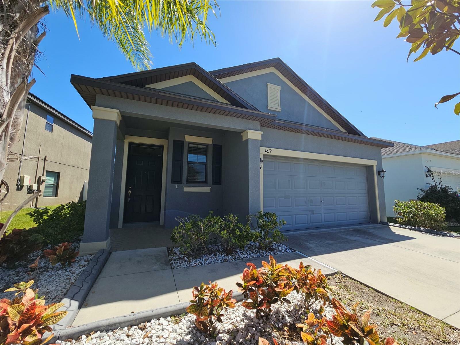 Property Photo: 1819 Redmond Brook Lane FL 33570