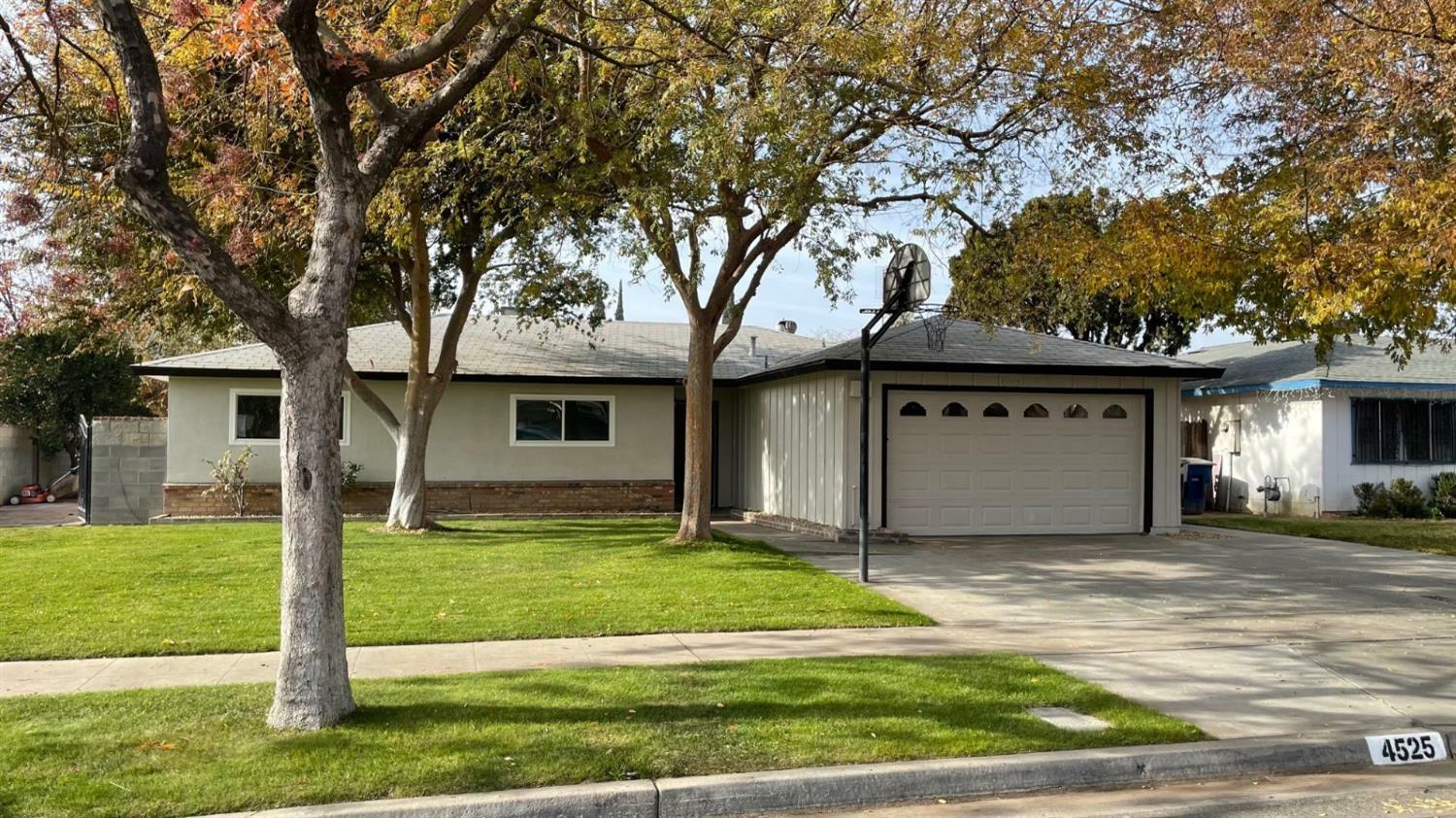 Property Photo:  4527 N Sequoia Avenue  CA 93705 