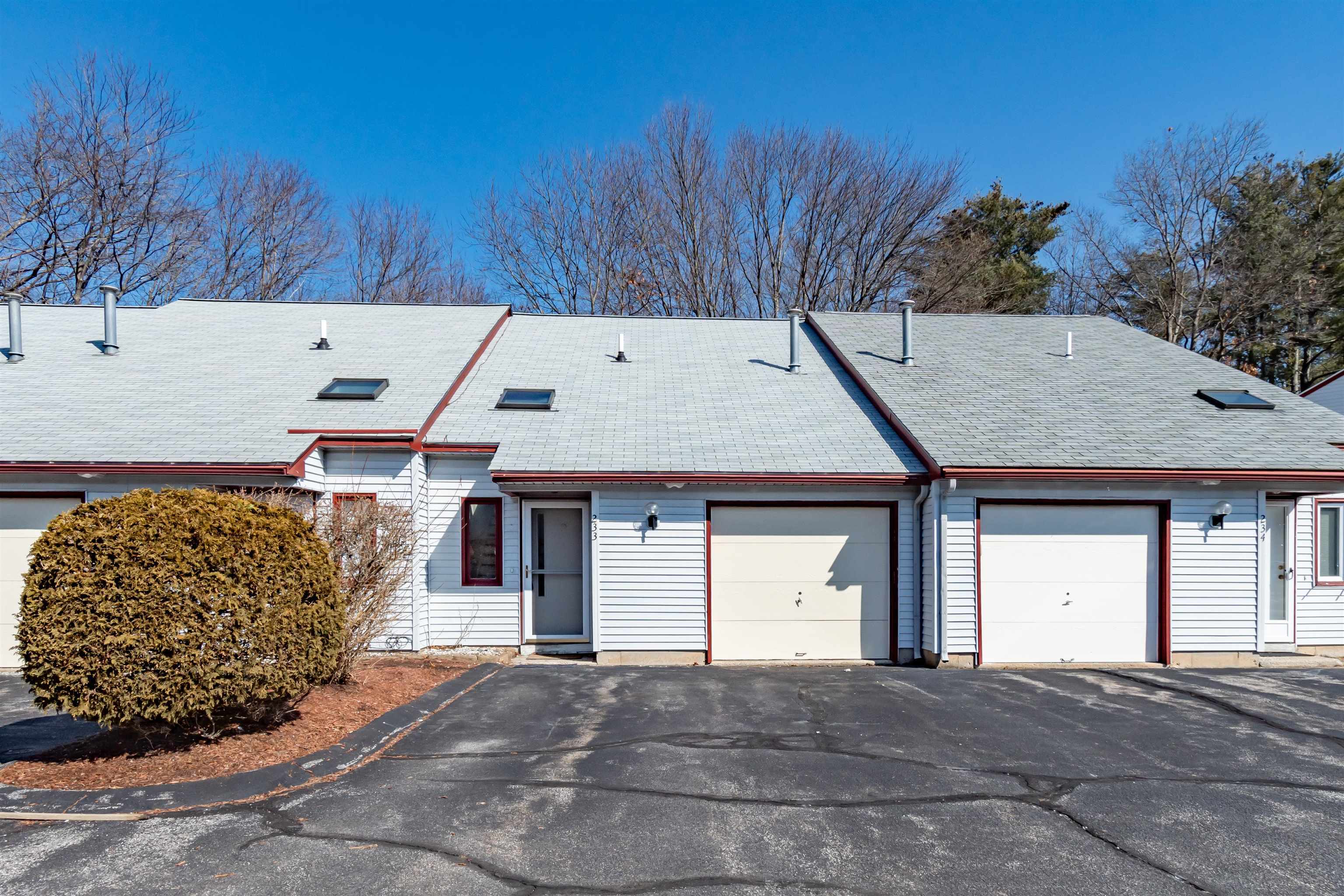 Property Photo:  233 Stonebridge Drive  NH 03063 