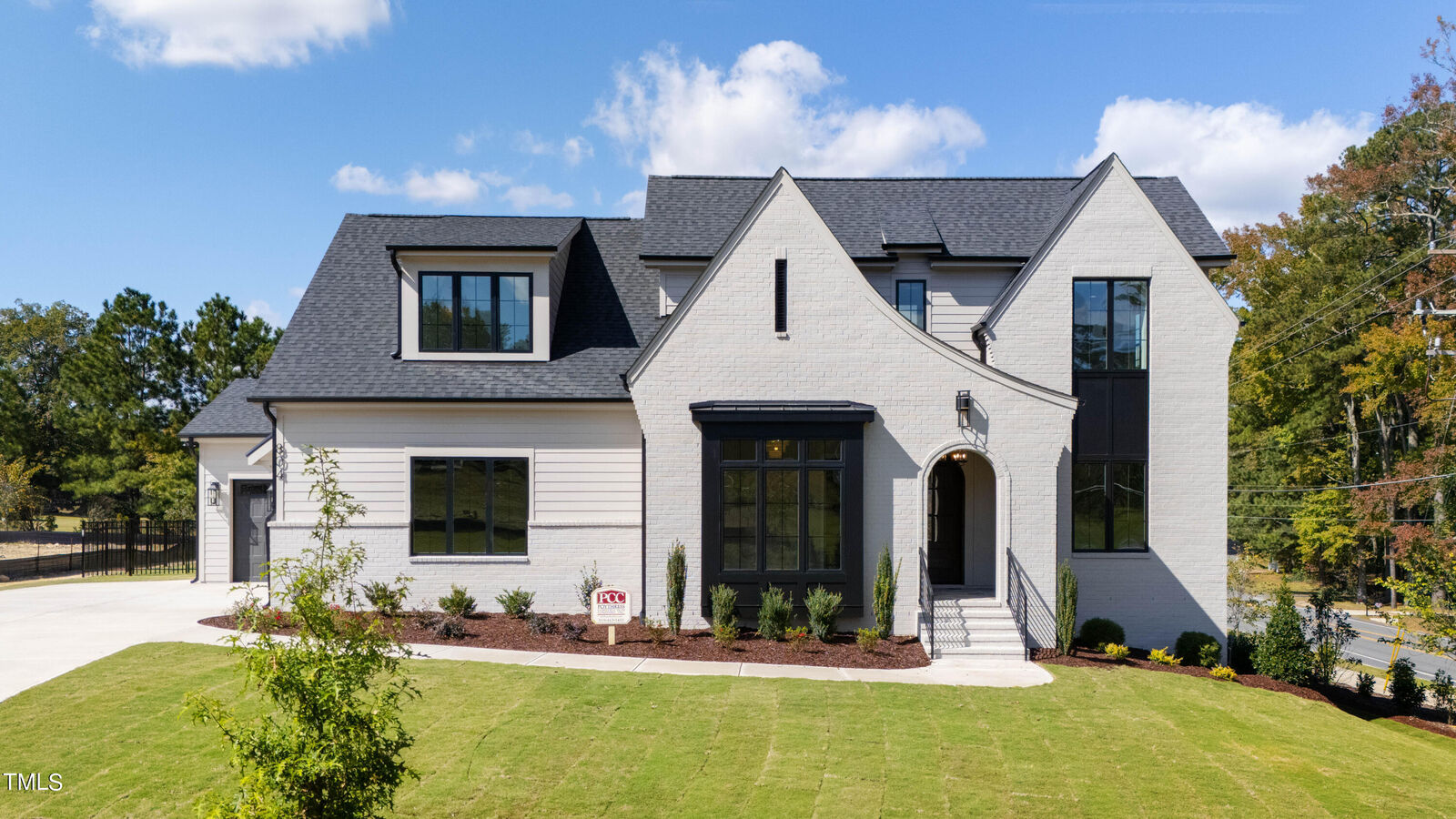 Property Photo: 804 Shiloh Hills Drive NC 27526