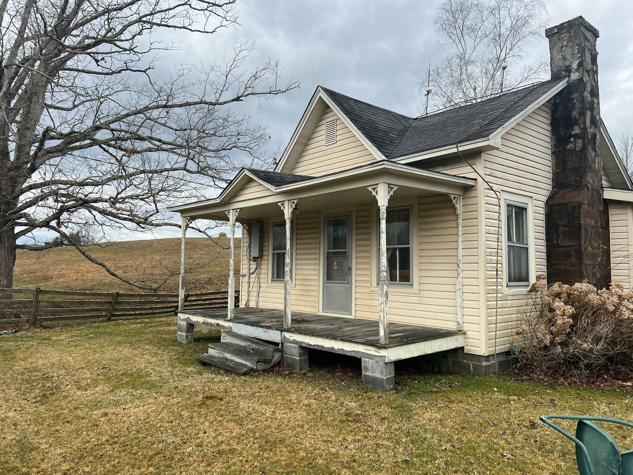 Property Photo:  5774 Grassy Meadows Rd  WV 24910 