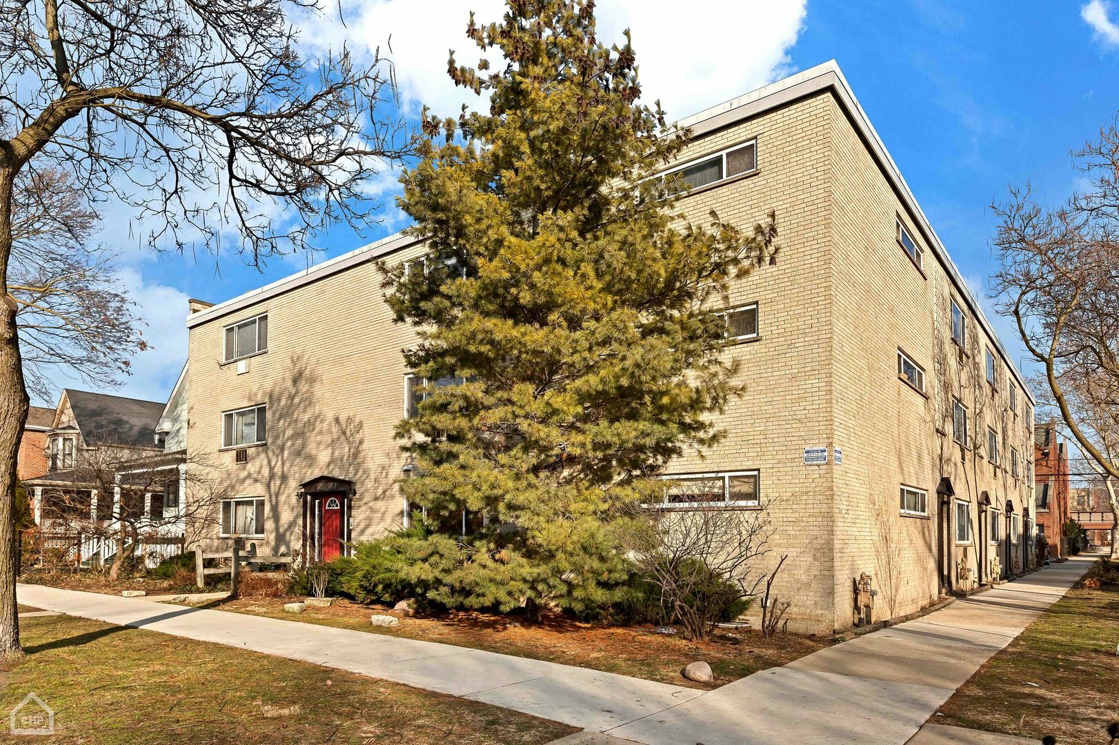 Property Photo: 1830 W Winnemac Avenue C1 IL 60640