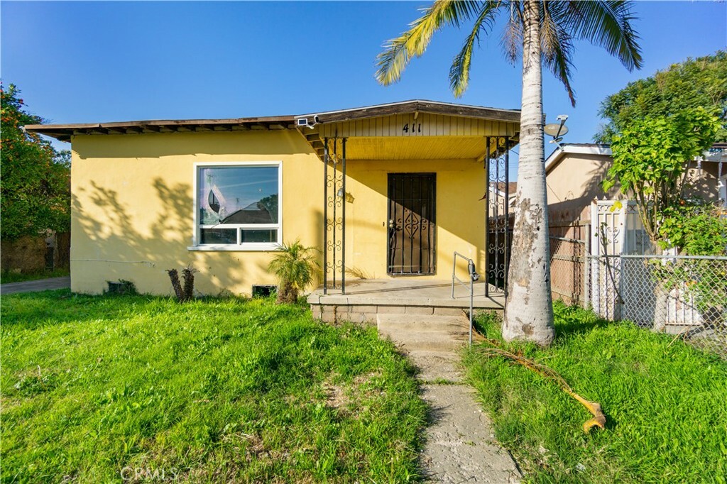 Property Photo:  411 Plum Street  CA 90222 