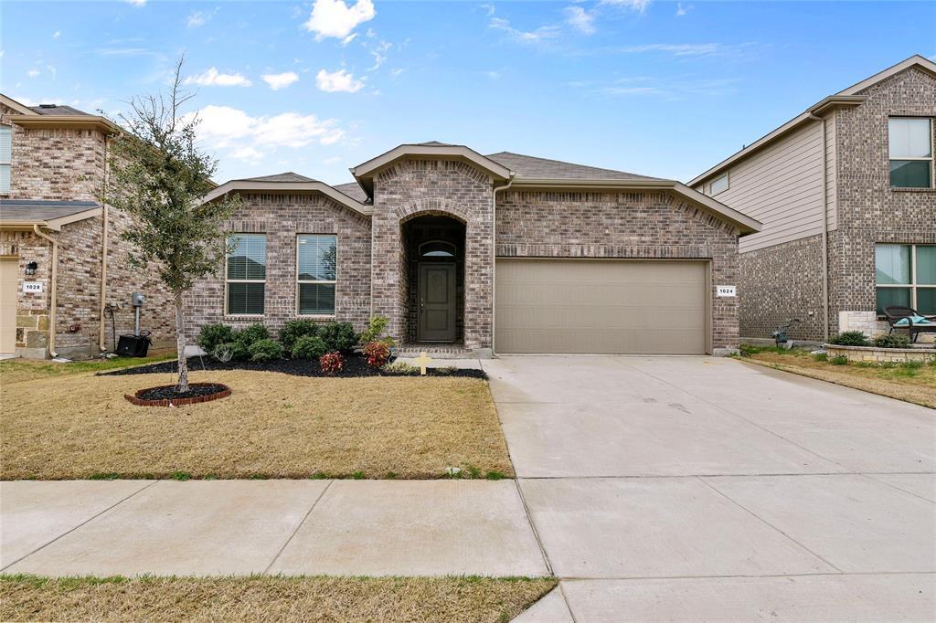 Property Photo: 1024 Napier Way TX 76247
