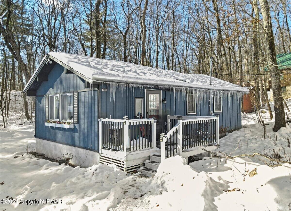 Property Photo:  1240 Valley Drive  PA 18302 