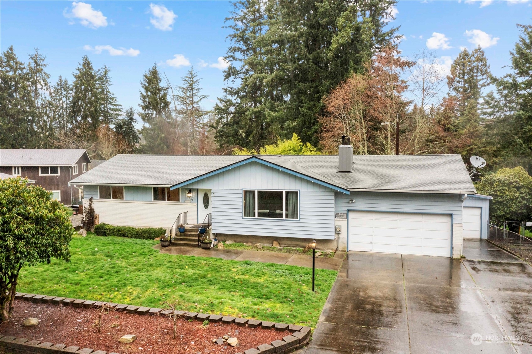 Property Photo:  1209 122nd Street E  WA 98445 