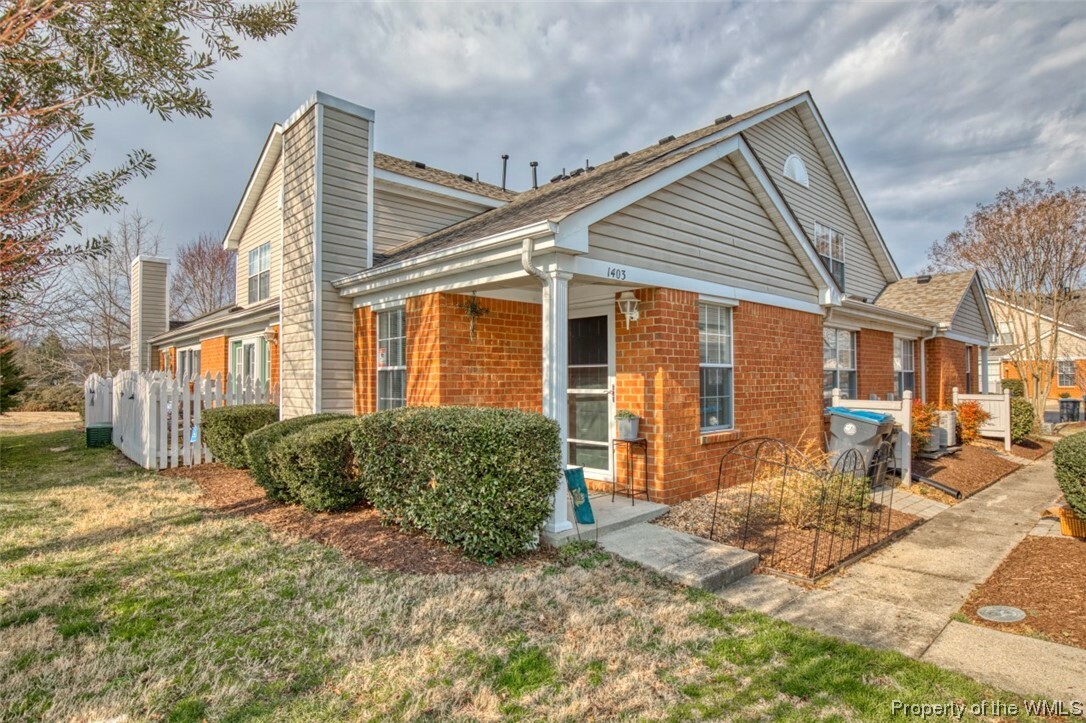 Property Photo:  1403 Westgate Circle  VA 23185 