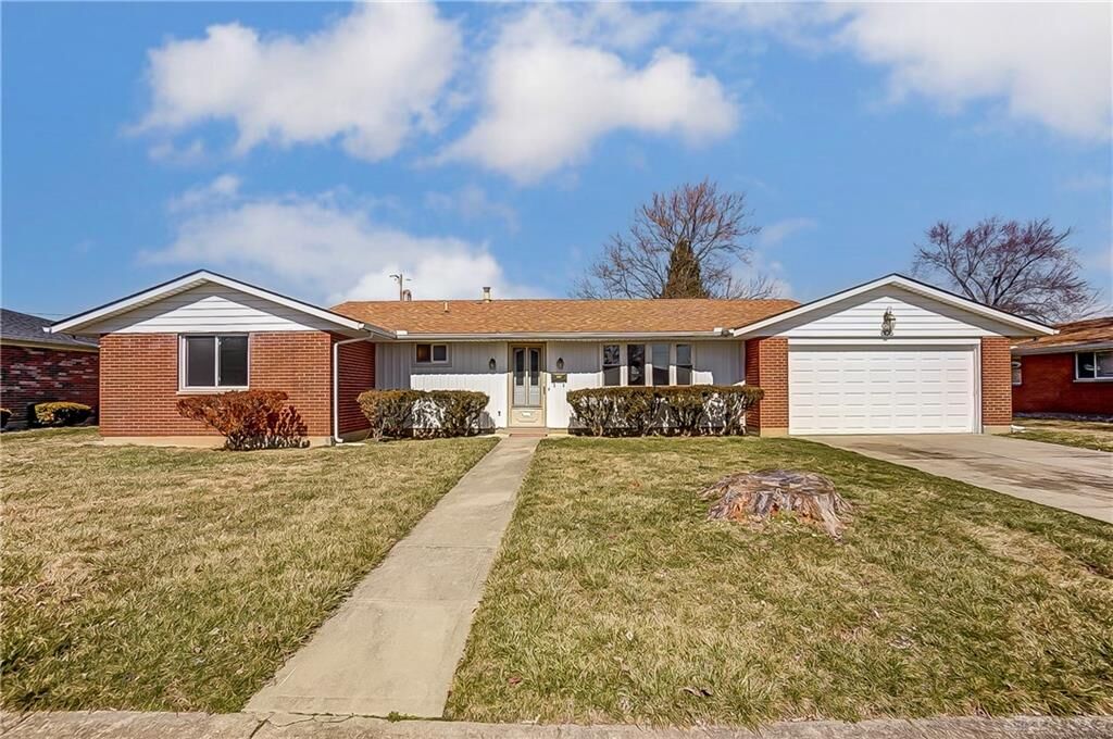 Property Photo: 805 Bradfield Drive OH 45426