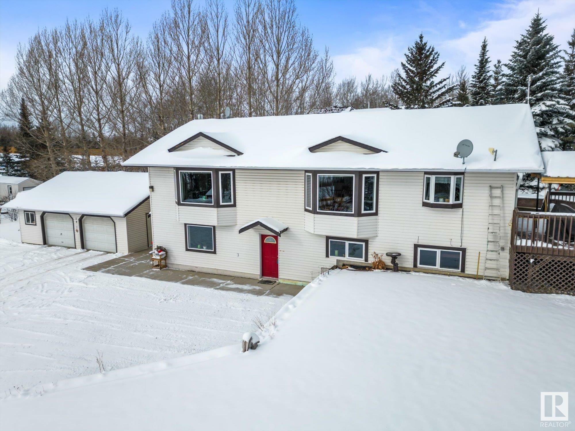 Property Photo:  53117 Rge Rd 14 16  AB T7Y 2T3 