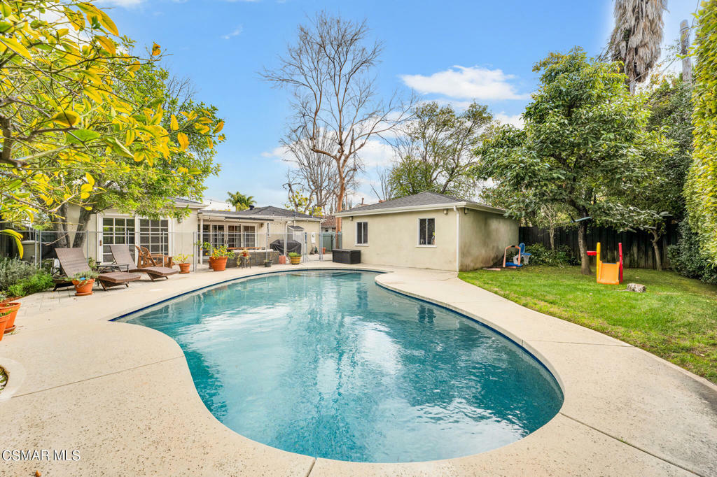 Property Photo:  4609 Ventura Canyon Avenue  CA 91423 