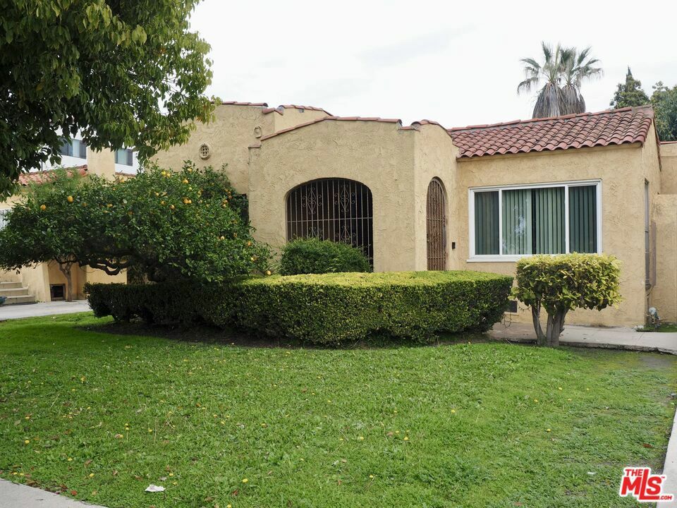 Property Photo:  2920 12th Avenue  CA 90018 