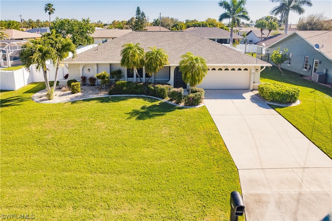 Property Photo:  2515 SE 25th Avenue  FL 33904 