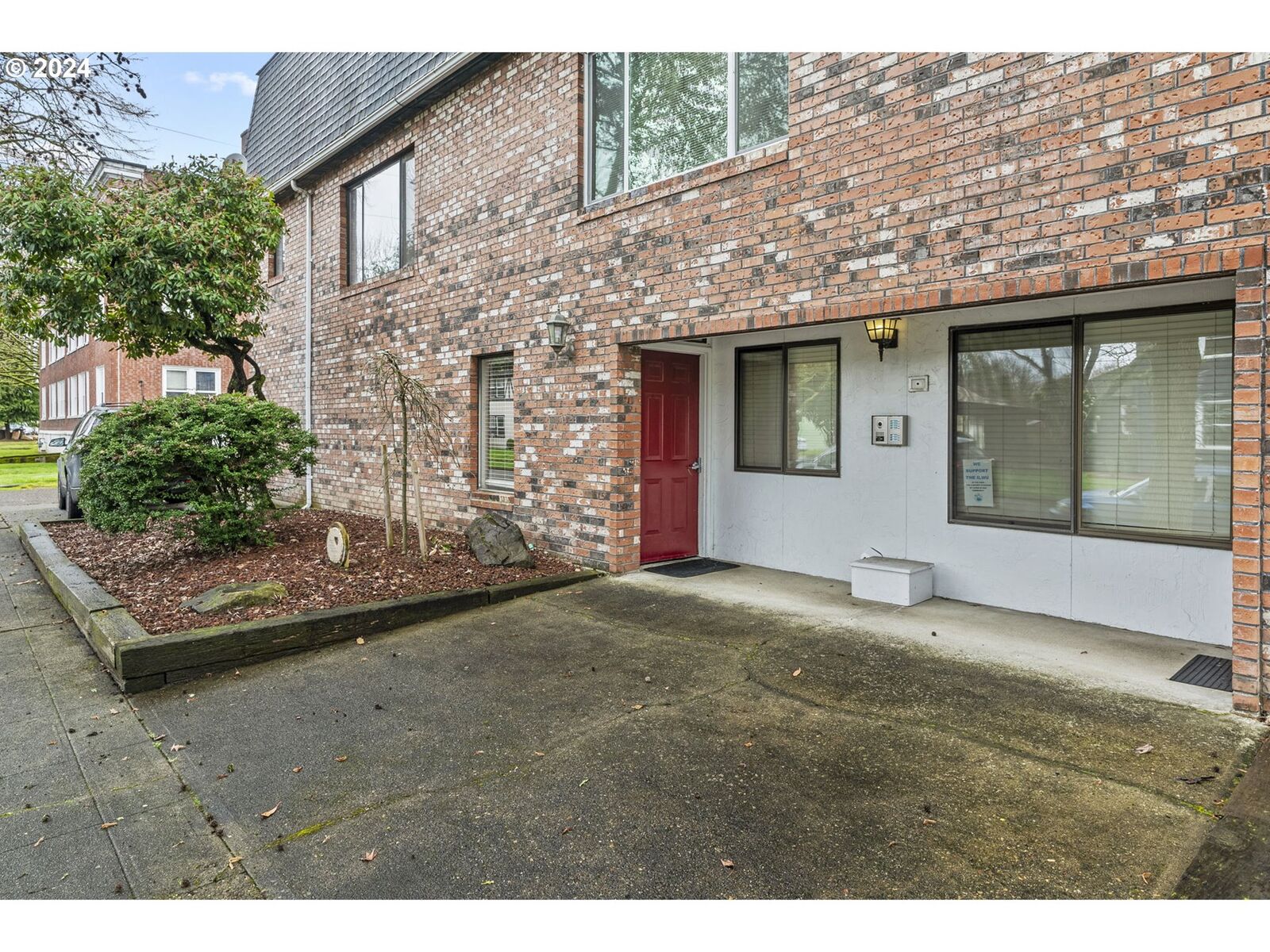 Property Photo: 1303 20th Ave WA 98632