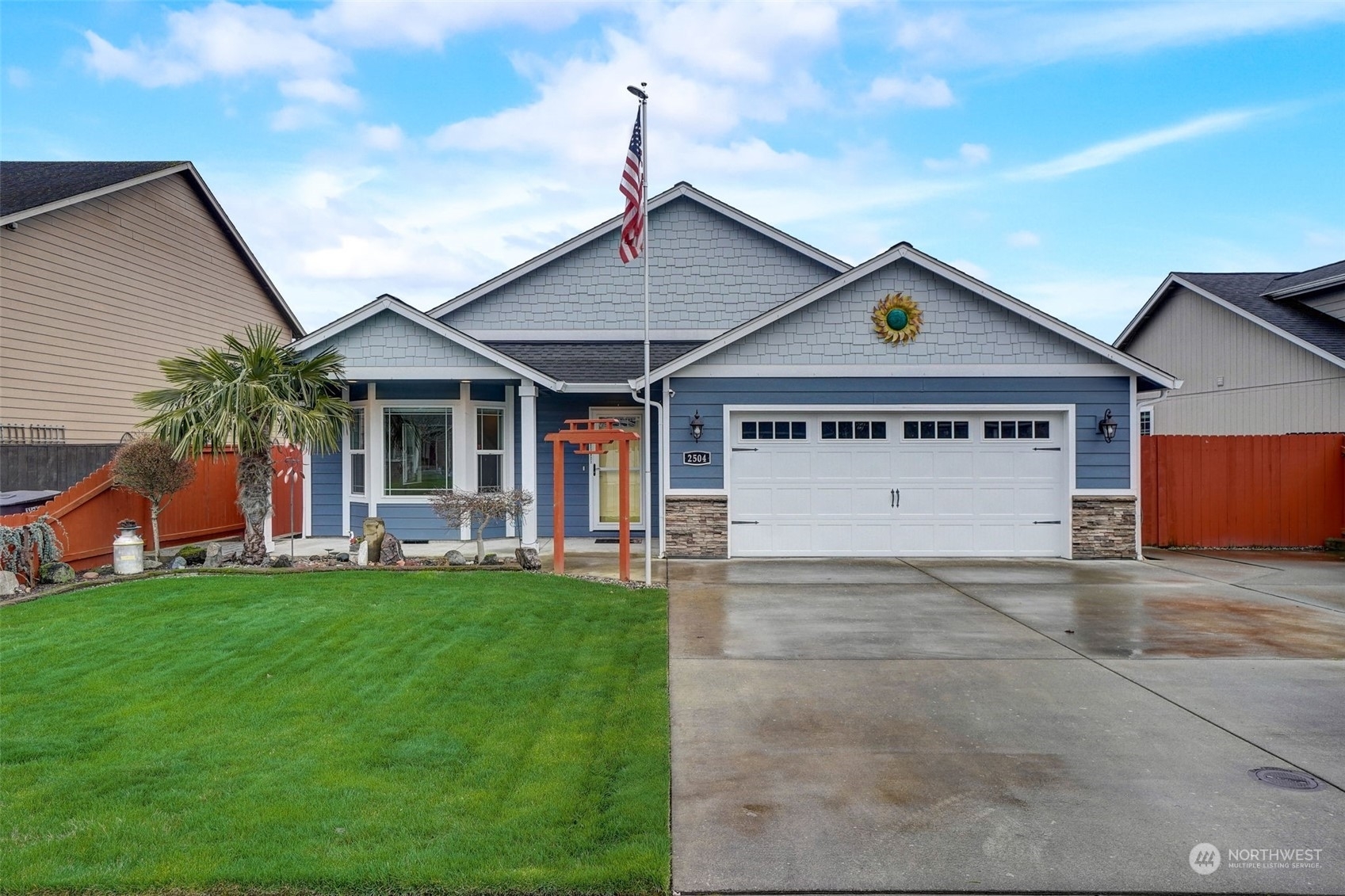 Property Photo: 2504 Redwood Avenue WA 98632