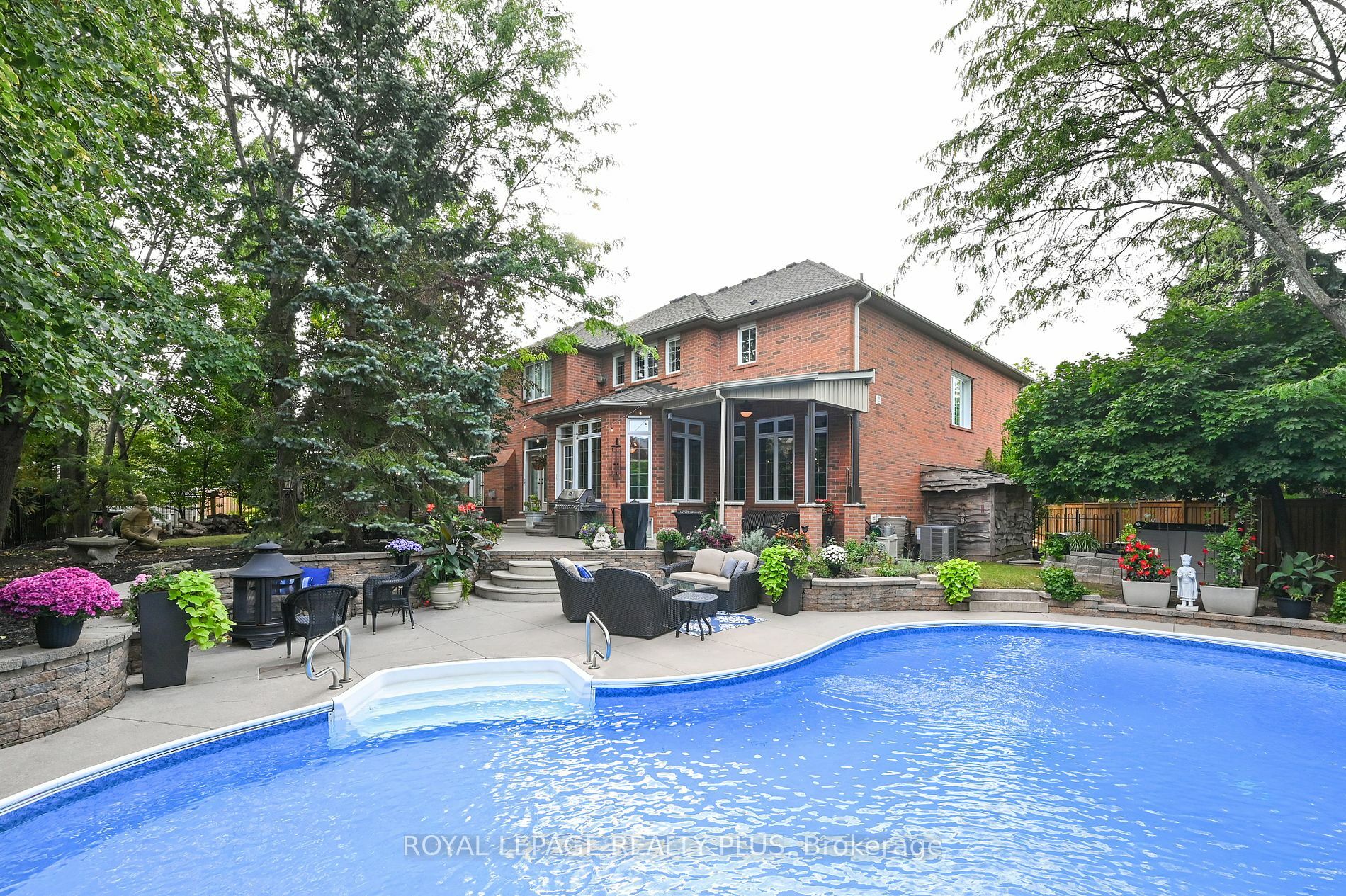 1076 Skyvalley Cres Oakville, ON L6M 3L2