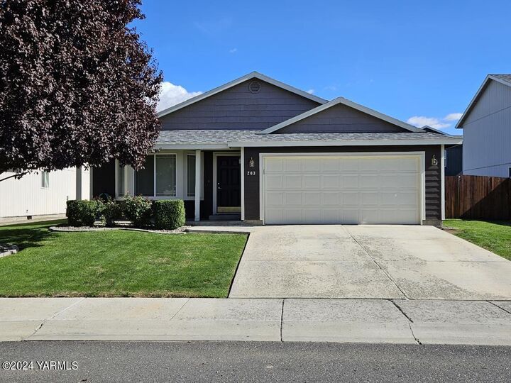 203 N Centennial St  Moxee WA 98936 photo