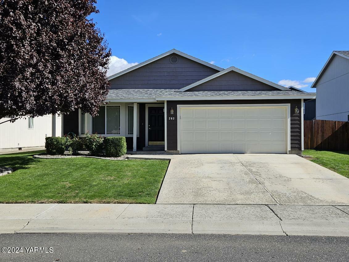 Property Photo: 203 N Centennial St WA 98936