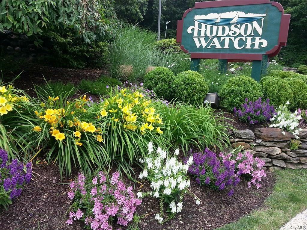 Property Photo:  10 Hudson Watch Drive  NY 10562 