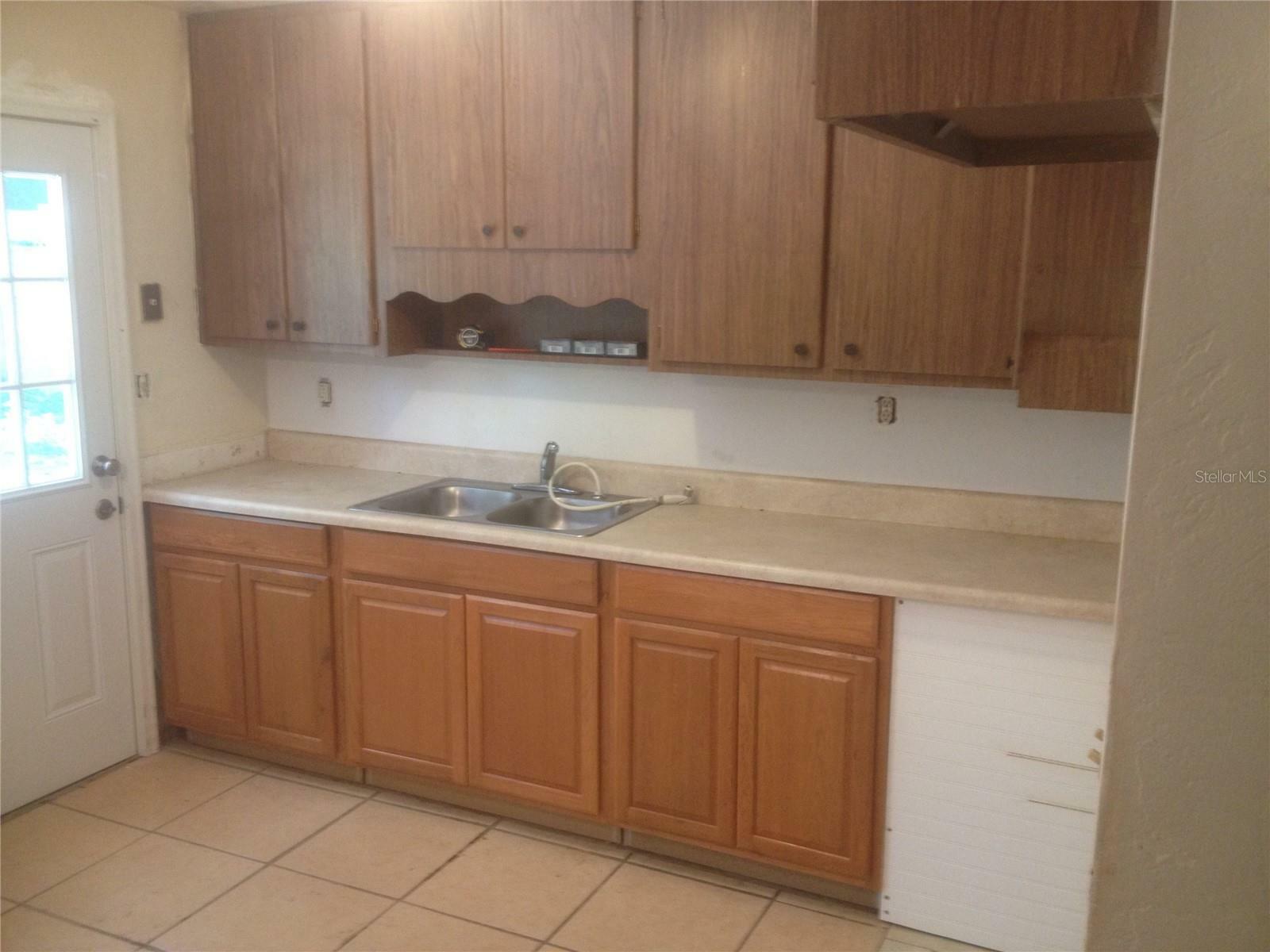 Property Photo:  4122 NW 7th Street  FL 32609 