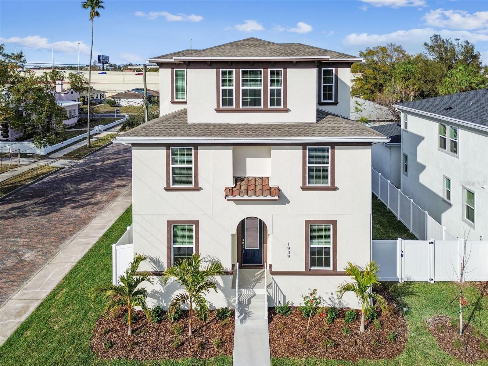 Property Photo: 1939 W Arch Street FL 33607