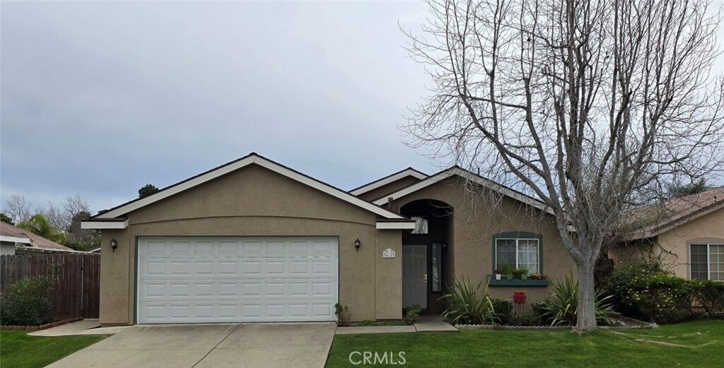 Property Photo: 412 Embassy Avenue CA 93458