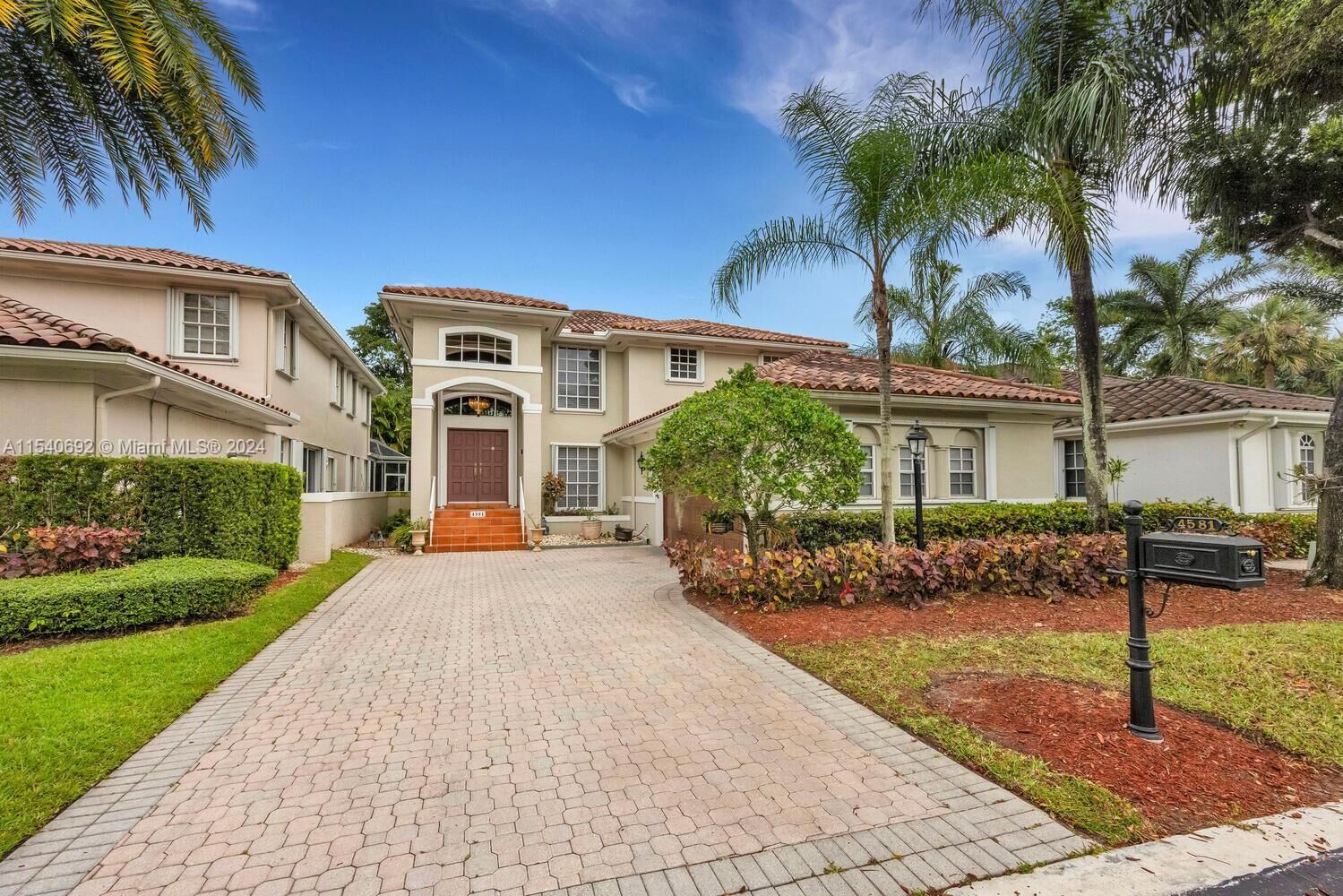 Property Photo:  4581 NW 93rd Doral Ct  FL 33178