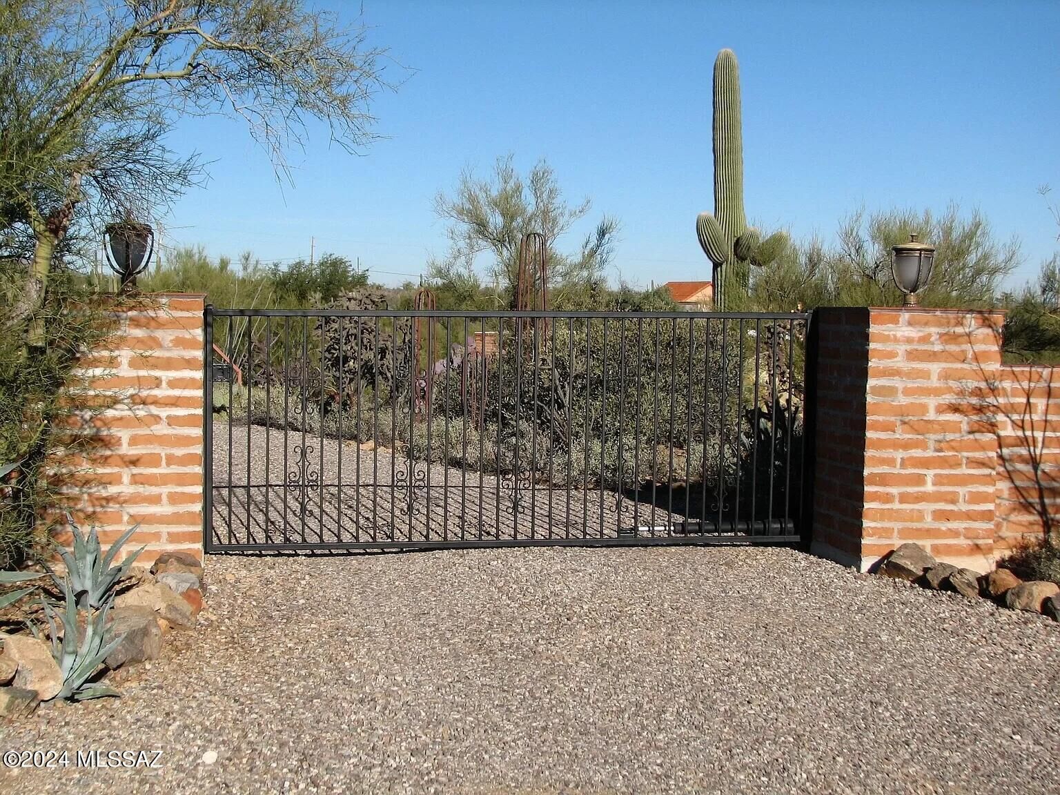 Property Photo: 4890 W Sweetwater Drive AZ 85745