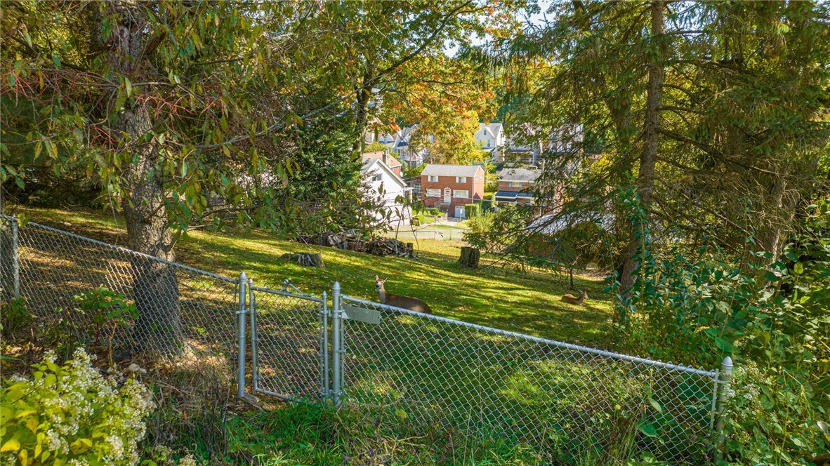 Property Photo:  0-B Seward St  PA 15211 