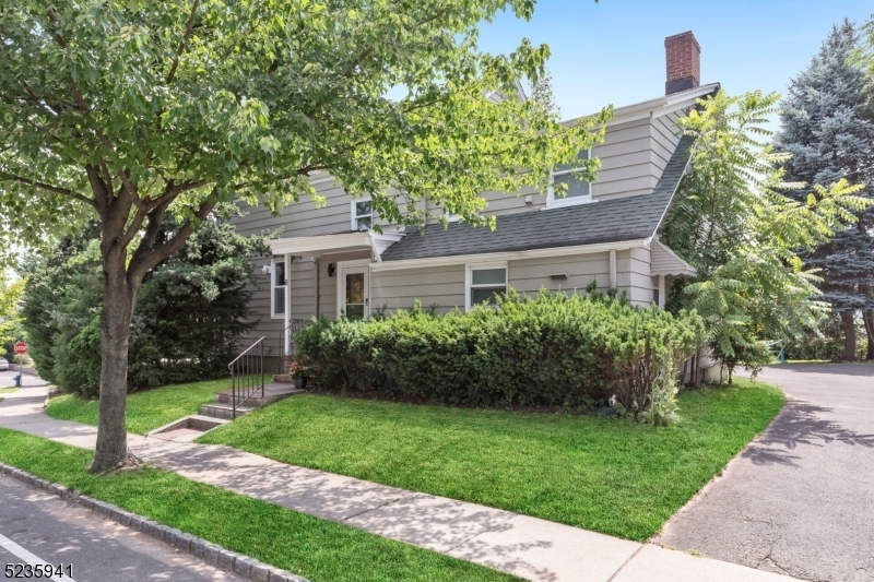 Property Photo:  10 Van Ness Ter  NJ 07040 