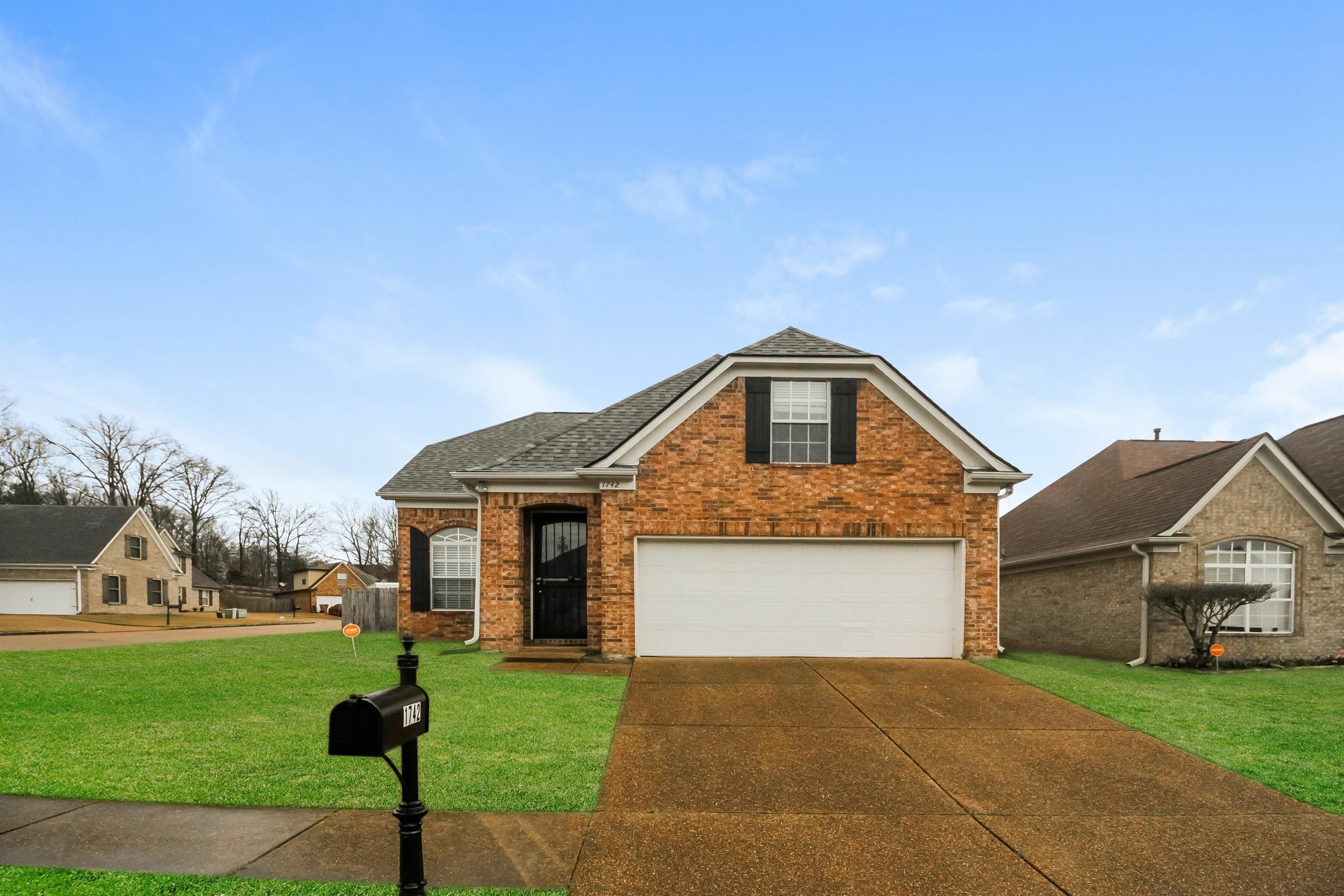 Property Photo:  1742 Southall St S  TN 38016 